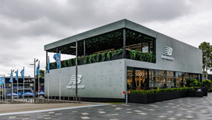 New Balance, Official Performance Apparel and Footwear Provider dell’Australian Open 2026, lancia una strategia globale per trasformare il torneo in un evento culturale che superi i confini del tennis