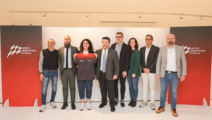 Presentata l'edizione 2026 della Mezza Maratona d’Italia, l'evento organizzato da RCS Sports & Events che porterà oltre 15 mila runner a correre nei luoghi simbolo della Ferrari