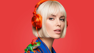 Renault debutta con il Twingo Live Show: i grandi nomi della musica francese sfileranno sugli Champs-Élysées