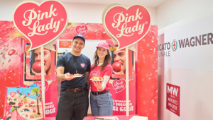 Pink Lady presidia i mercati cittadini: al via l'inedito tour promozionale tra Milano, Roma e Bologna