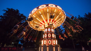 Al via le "Crazy Summer Nights" di Leolandia: apertura prolungata e divertimento serale tra giostre, DJ set e street food