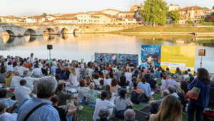 Rimini si trasforma in un palcoscenico a cielo aperto con la nuova programmazione degli eventi estivi tra cultura, musica e arte