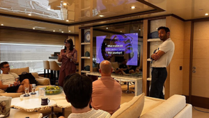 Displayce svela a Cannes Lions 2026 l'Agentic DOOH per rivoluzionare pianificazione e analisi media tramite IA