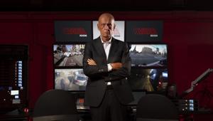 Pierluigi Collina è il protagonista della nuova campagna Vodafone firmata one green bean per il lancio di Curve Bike light & GPS tracker