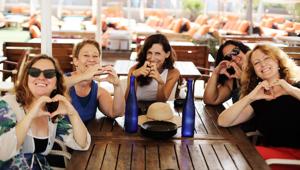 Come cambiano la vita e la coppia dopo i 50 anni? VediamociChiara arriva a Napoli per incontrare le donne "attorno agli anta” e i partner