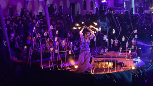 Su il sipario sul Carnevale di Venezia 2020 con una festa sull'acqua lunga due giorni. In 20 mila hanno assistito allo spettacolo inaugurale "Amoris Causa"
