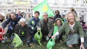 Verde a Milano, cento persone al ‘flash mob’ per l’approvazione del Regolamento