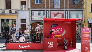 Vespa Color Days: 10mila persone a Pontedera per celebrare i 50 anni di Vespa Primavera. Ideazione, organizzazione e produzione di Integer