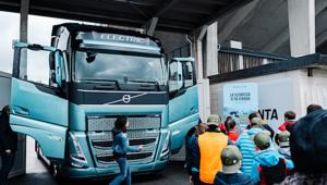 Volvo Trucks e Atalanta insieme al Gewiss Stadium con le iniziative Stop Look Wave e “La scuola allo stadio”
