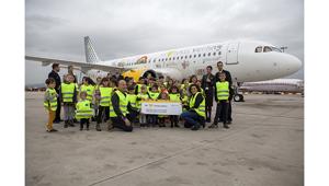 Vueling presenta un nuovo Airbus A320neo con una livrea: le città europee disegnate dai bambini