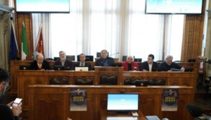 Carnevale di Venezia 2023: 1000 eventi e 200 artisti. Si parte il 4 febbraio con l’Opening Parade lungo il Canal Grande. Non ci saranno lanci dal campanile, ma tanti appuntamenti diffusi