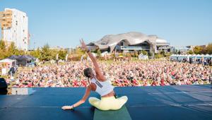 Wanderlust 108, il Mindful Triathlon che unisce corsa, yoga e meditazione torna a Milano, Venezia e Roma con 2night. Al centro delle tappe un villaggio tematico ispirato al viaggio interiore