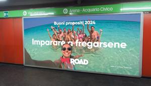 Il nuovo anno di WeRoad comincia con un OOH sulle metro di Milano e Roma, tra “buoni propositi” e un calendario di ponti da non perdere