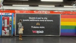 WeRoad in campagna in metro a Milano con IGPDecaux per superare il trauma da rientro dalle vacanze