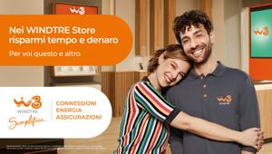 Nei WINDTRE Store si risparmia tempo e denaro. Al via  Il nuovo spot dedicato all’offerta Fibra per i clienti Mobile e Luce e Gas. Firma Leo