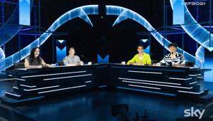 Da giovedì 28 ottobre su Sky e NOW al via i live di X Factor 2021. Lo show è firmato dal team creativo di Laccio e Shake del Modulo Project. La finale torna al Mediolanum Forum e al termine di ogni live show torna Hot Factor con Paola di Benedetto