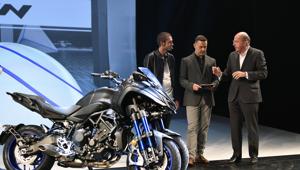 Valentino Rossi presenta la nuova Yamaha Niken a Eicma