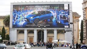 Anche Toyota Yaris Hybrid sceglie l'outdoor di Urban Vision che pulisce l'aria