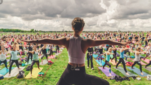 Glamour è media partner di Wanderlust 108, il mindful triathlon che prevede corsa, yoga e meditazione