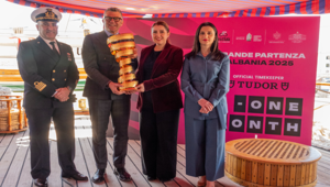 Giro d'Italia: a Durazzo il countdown esclusivo a bordo dell'Amerigo Vespucci