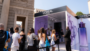 L’Oréal Paris porta skincare e innovazione nel cuore di Milano con un pop-up immersivo per il nuovo Revitalift Filler. Execution a cura di Harlequin